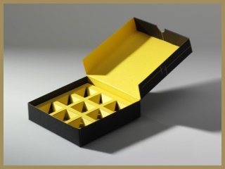 Krabička · Ebony / Bright Yellow